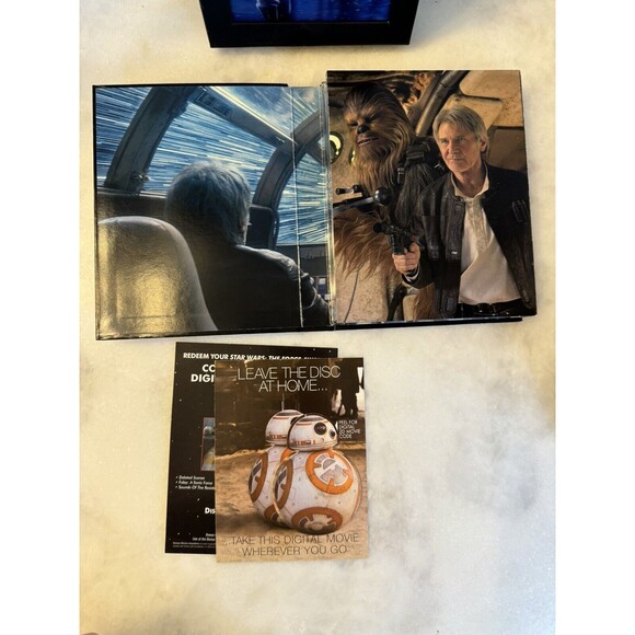 STAR WARS: The Force Awakens [Blu-ray 3D + 2D] Collector's Edition Set - Picture 2 of 7